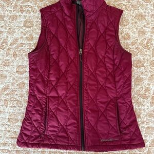 Eddie Bauer Quilted Womens Burgundy layering vest excellent condition size XS
